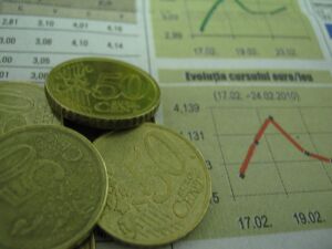 Euro a fost cotat la 4,5965 lei, peste referinţa de vineri